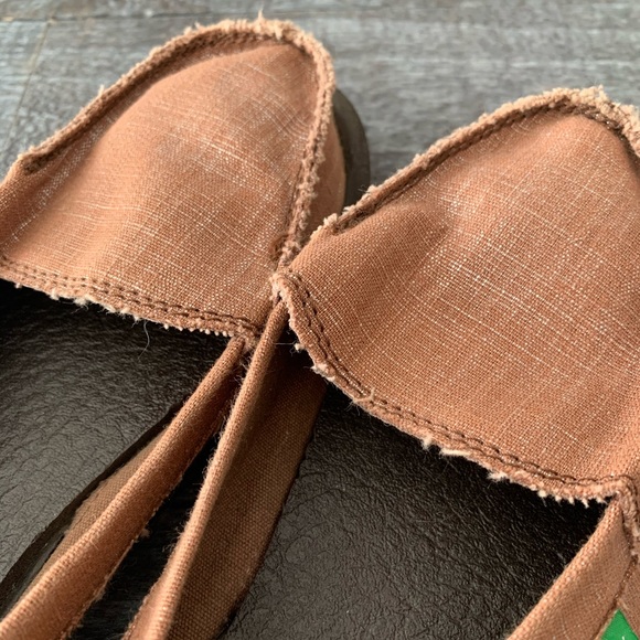 Sanuk Slip On Loafers - Picture 2 of 9